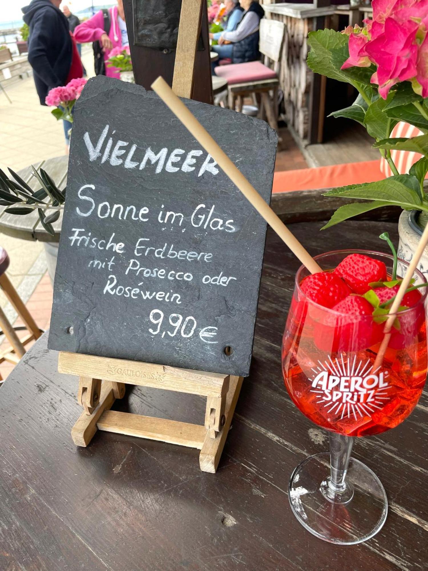 Ostseewind - In Der Strandstrasse-Fuehrt Zur Seebruecke Kuehlungsborn Luaran gambar