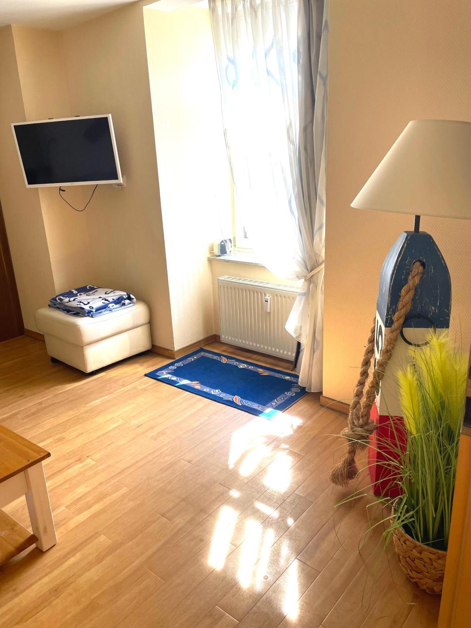 Ostseewind - In Der Strandstrasse-Fuehrt Zur Seebruecke Kuehlungsborn Luaran gambar